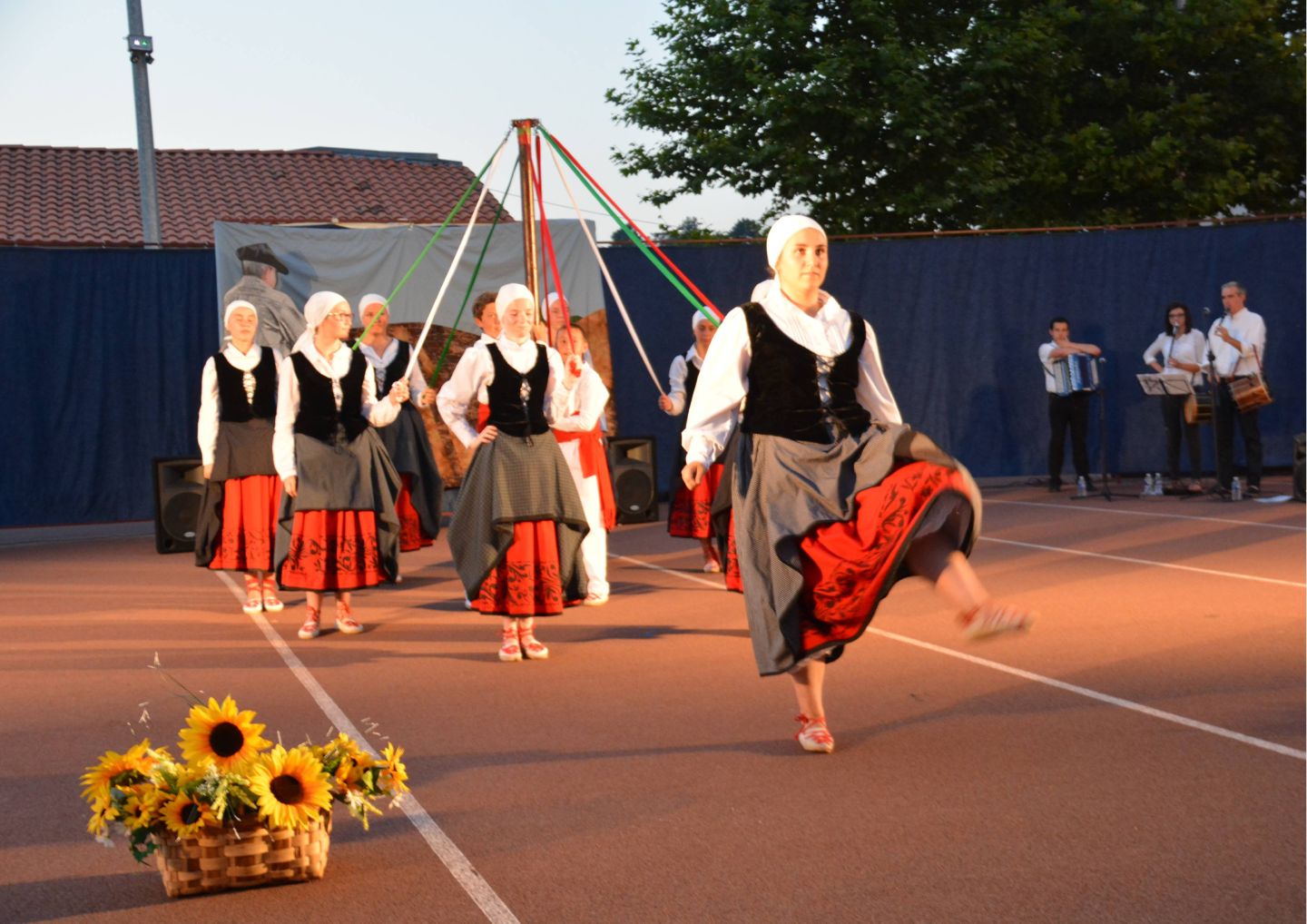 Danses Basques avec Zirikolatz