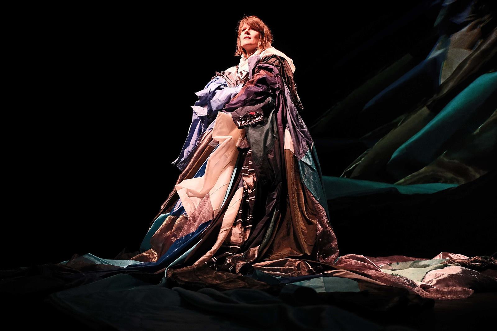 "Alarm clocks..." Robyn Orlin, Camille & Phuph ...