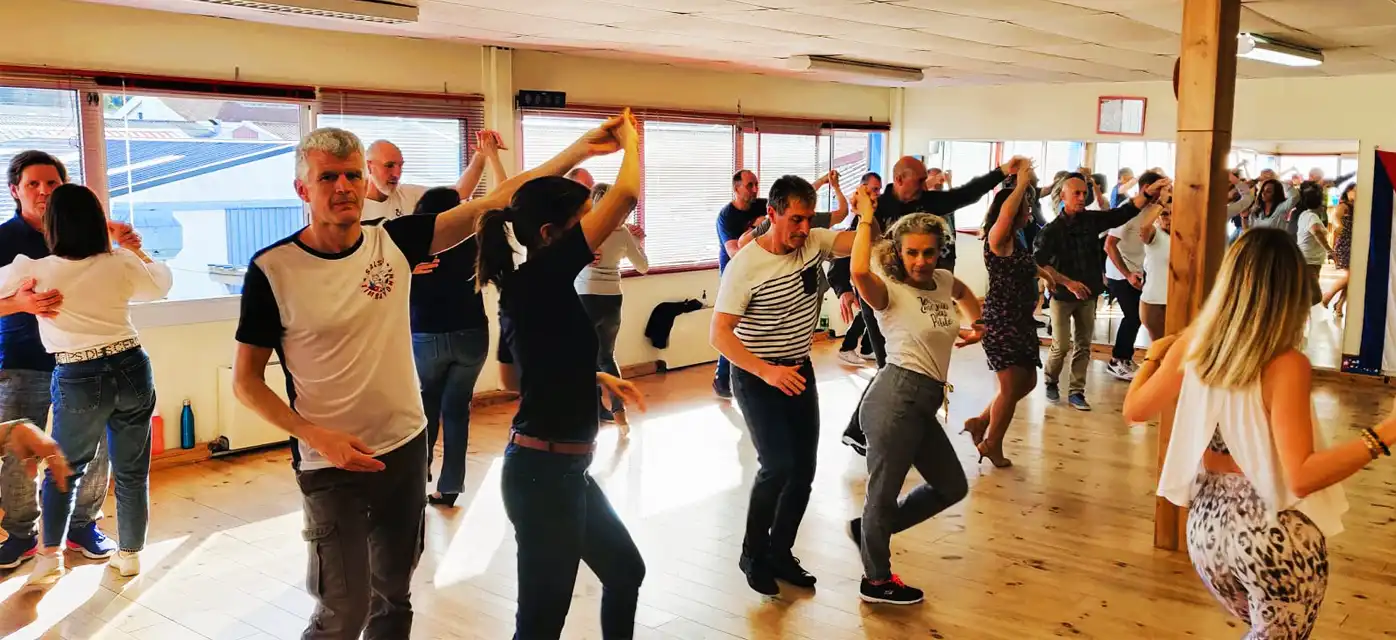 15H30 - INITIATION ET DANSE SALSA CUBAINE PAR  ...