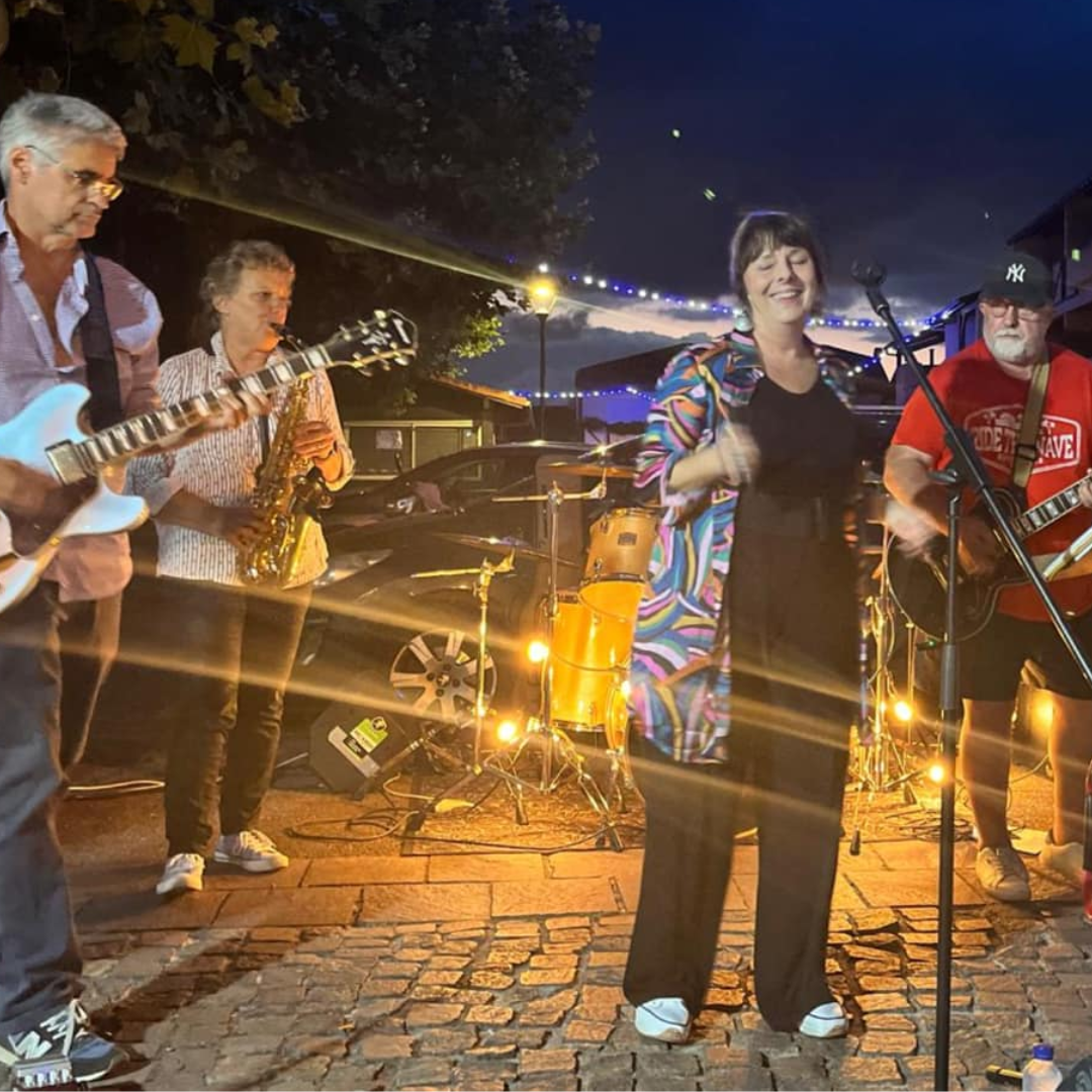 20h00 - GROUPE LIVE POP ROCK - SIX TOYS