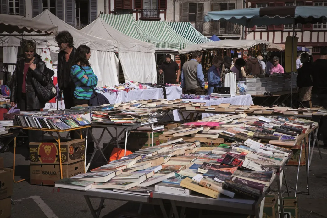 Marché à la brocante - Crédit: TVMF | CC BY-NC-ND 4.0
