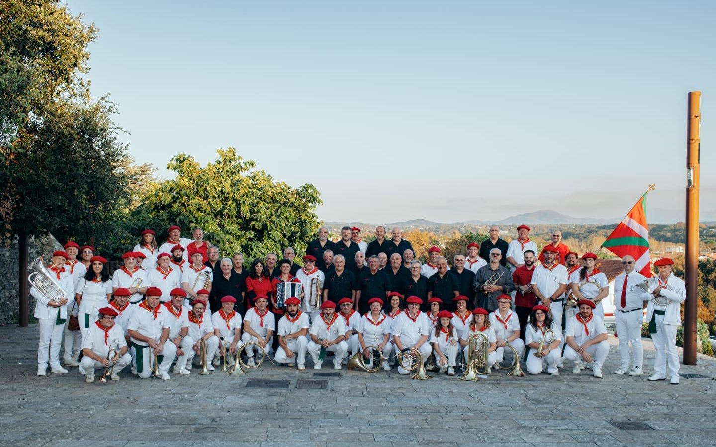 Choeurs basques d'hommes Gogotik + batterie-fa ...