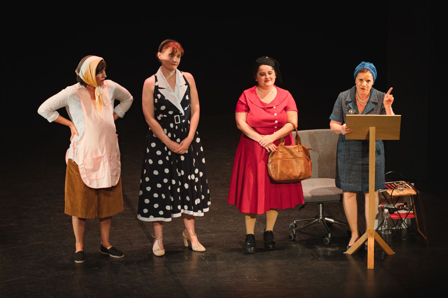 Et pendant ce temps, Simone veille