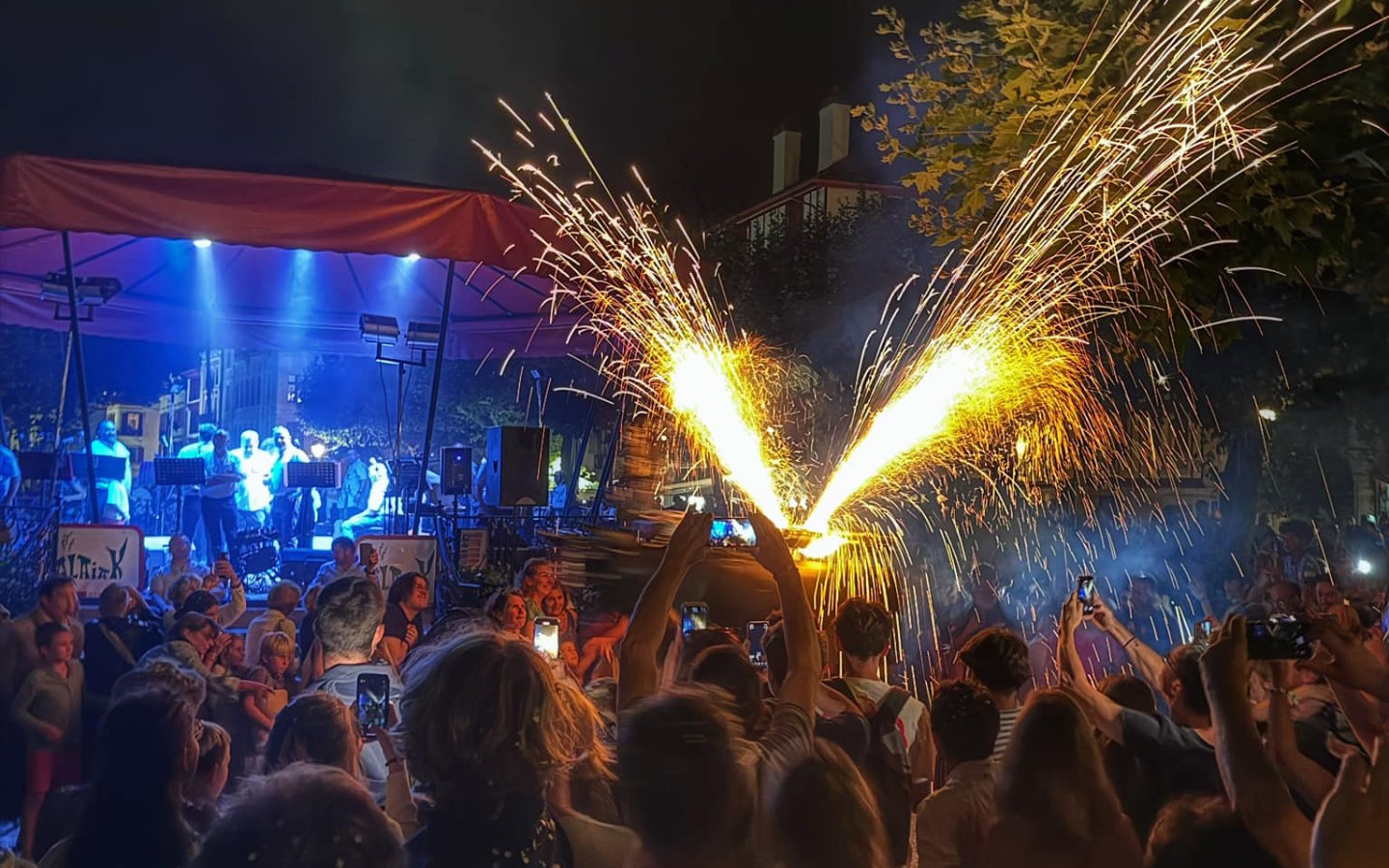 Concert d'Alaiak (choeur d'hommes basque) - To ...