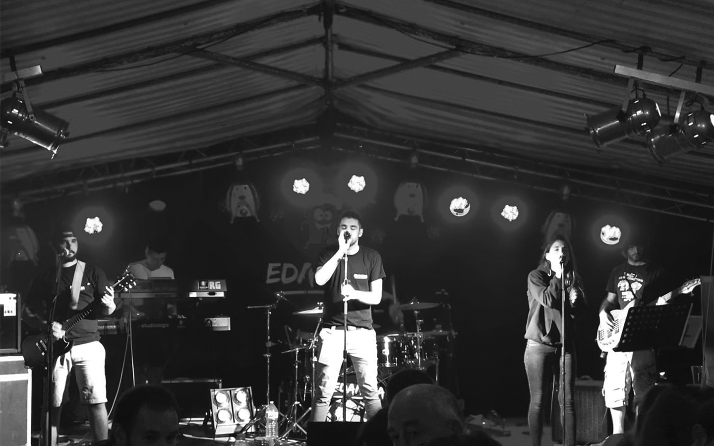 Bal avec Edantza, toro et fuego et bataille de ...