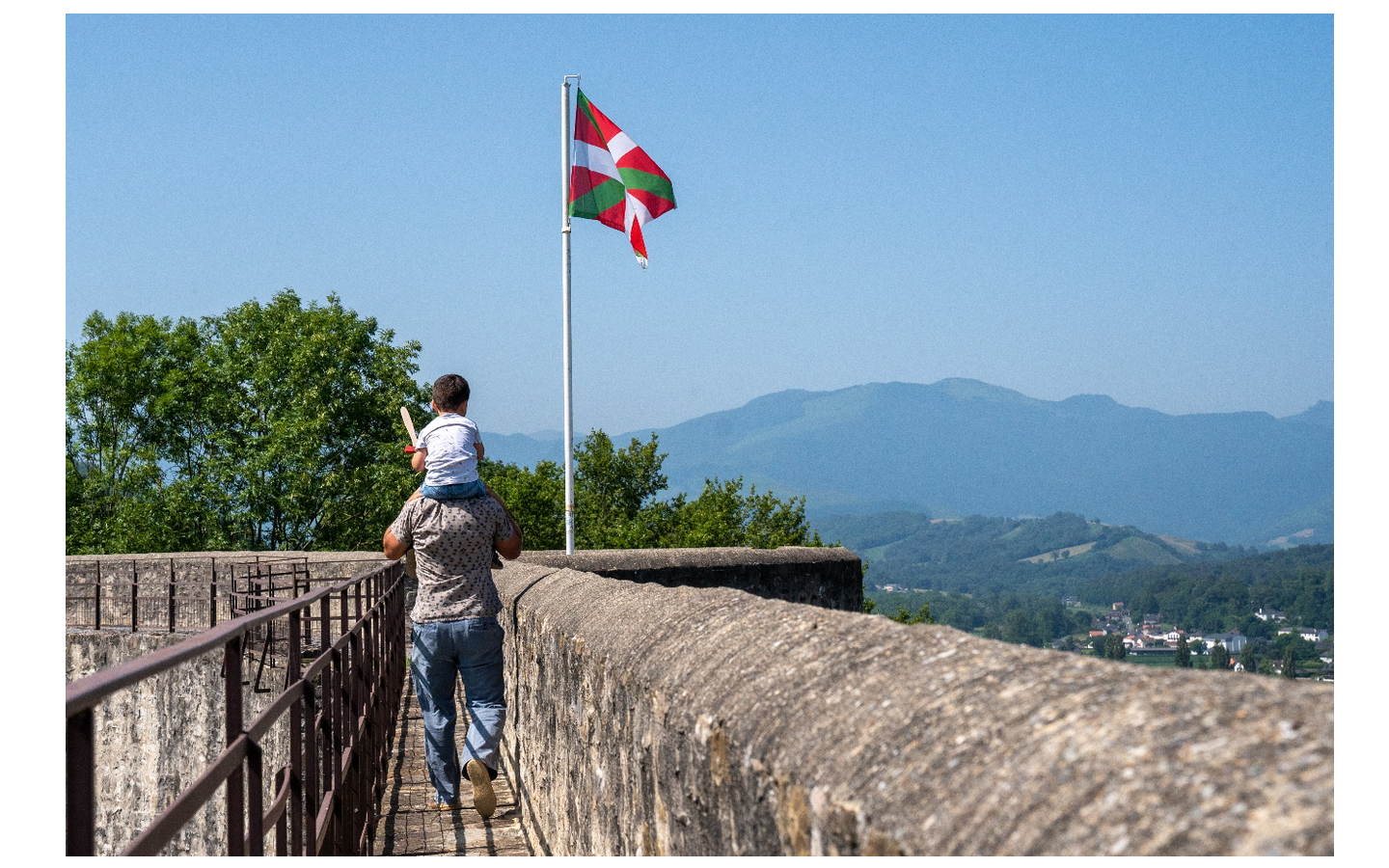 Visite guidée du château fort de Mauléon et so ...