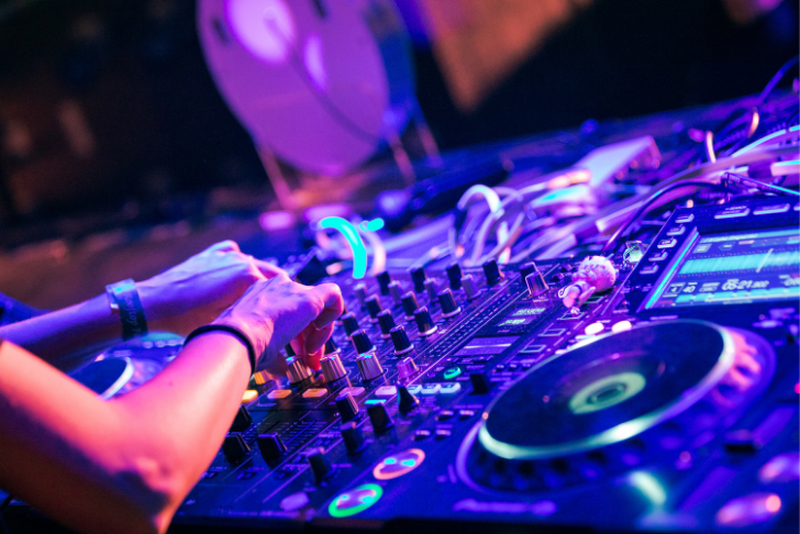 22H30 - DJ SET - BOBKAT