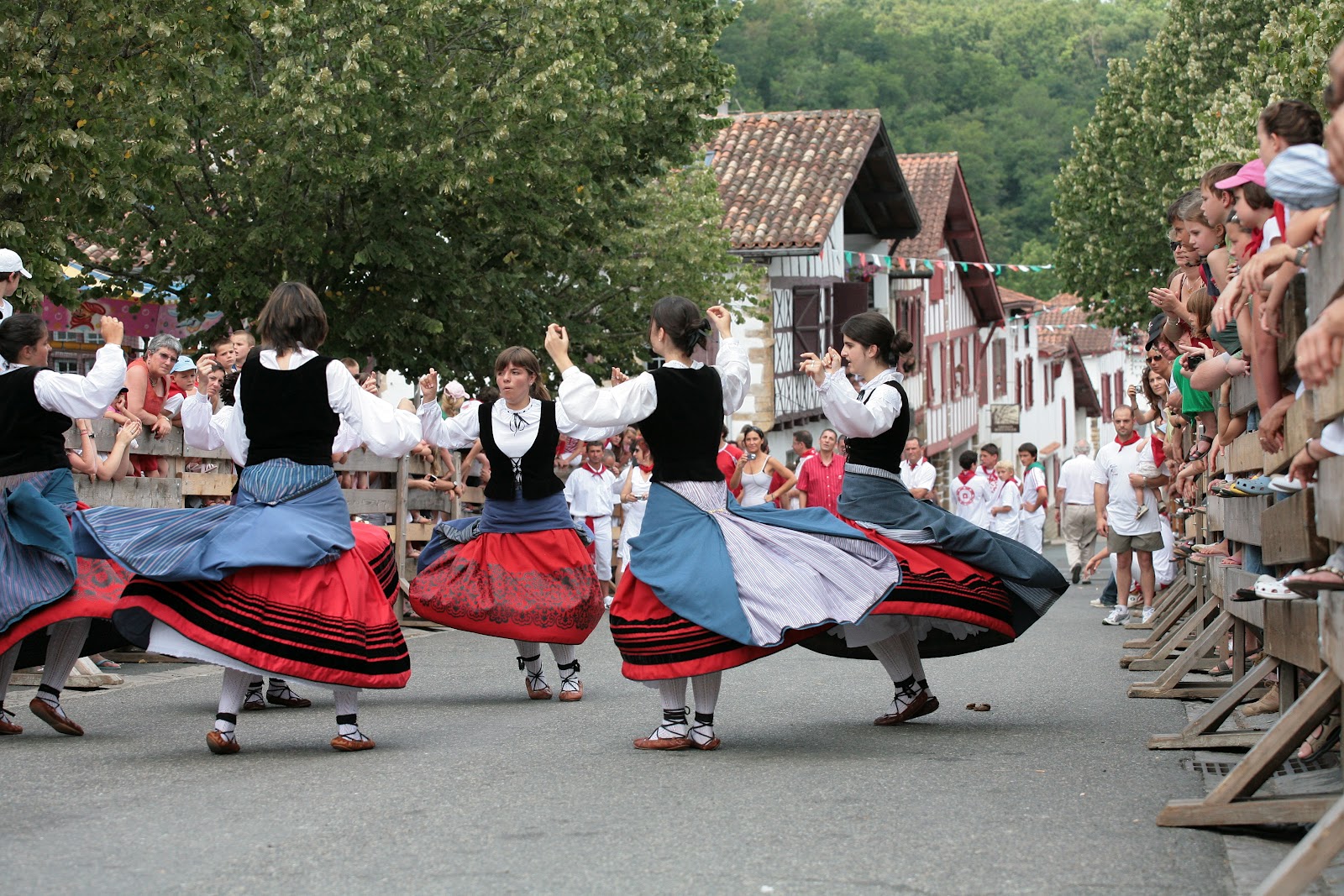 Danses basques