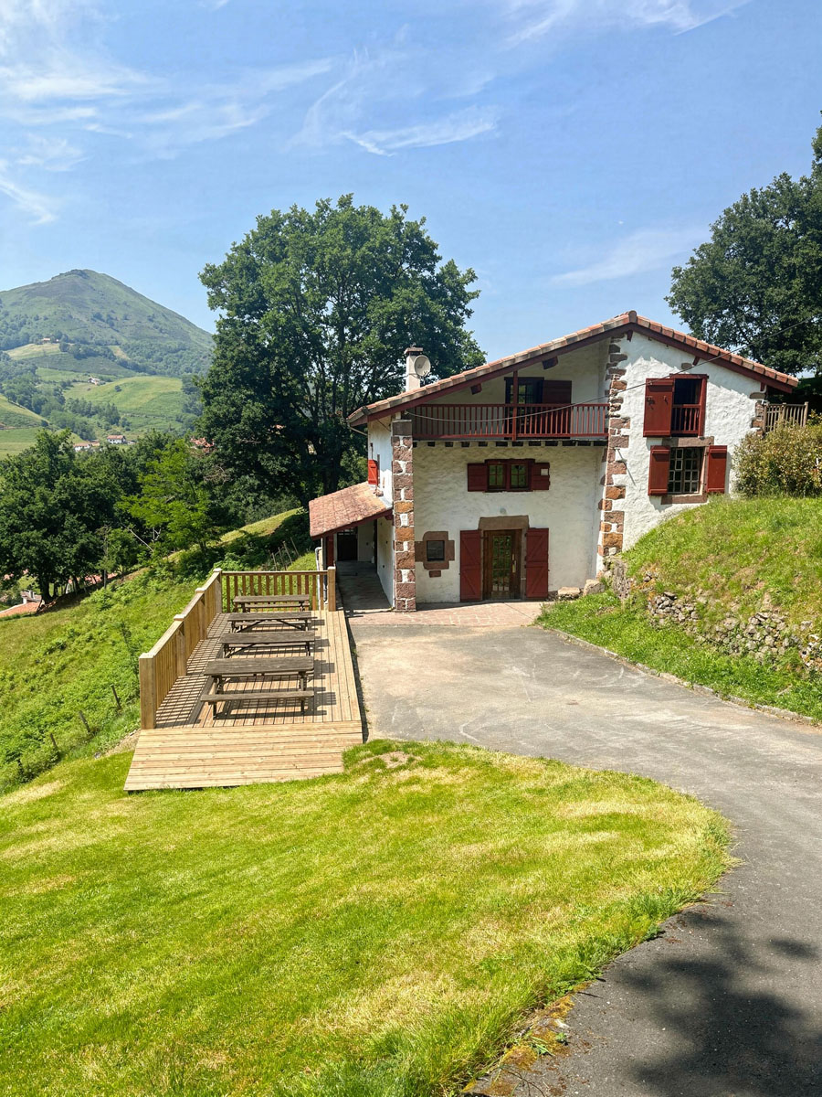 Arteka - Etxe Zaharria and Menditarrena