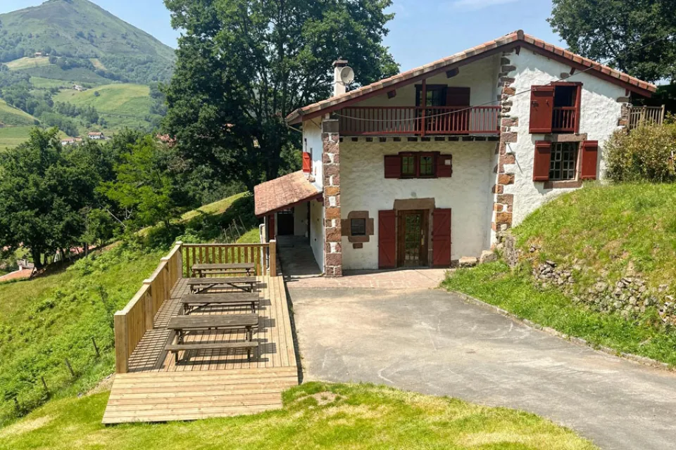 Arteka - Etxe Zaharria and Menditarrena