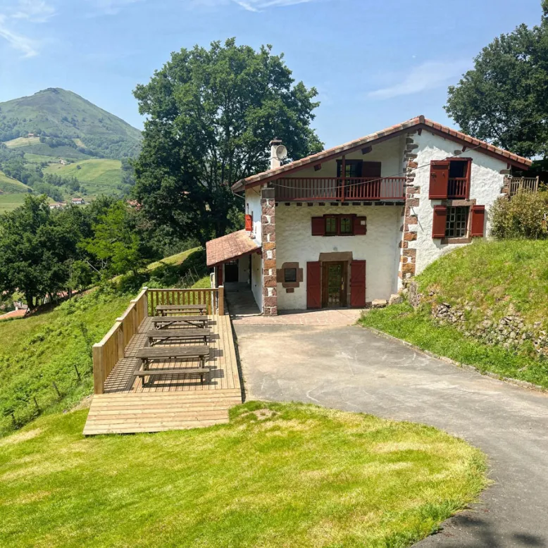 Arteka - Etxe Zaharria and Menditarrena