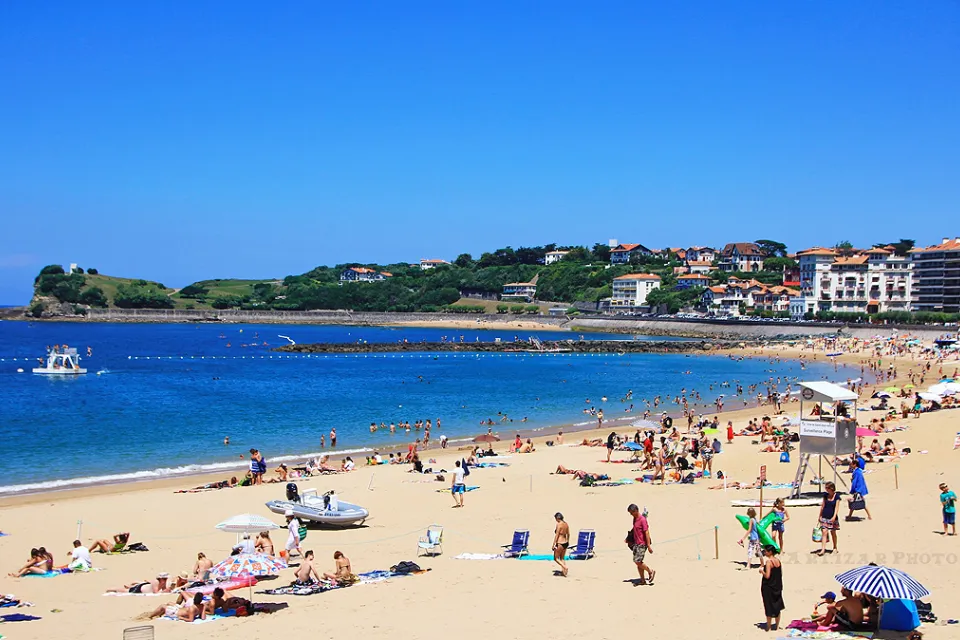 Pergola beach