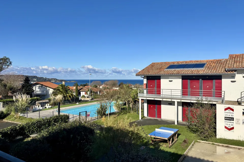 Bella Vista Guest Center Pays Basque
