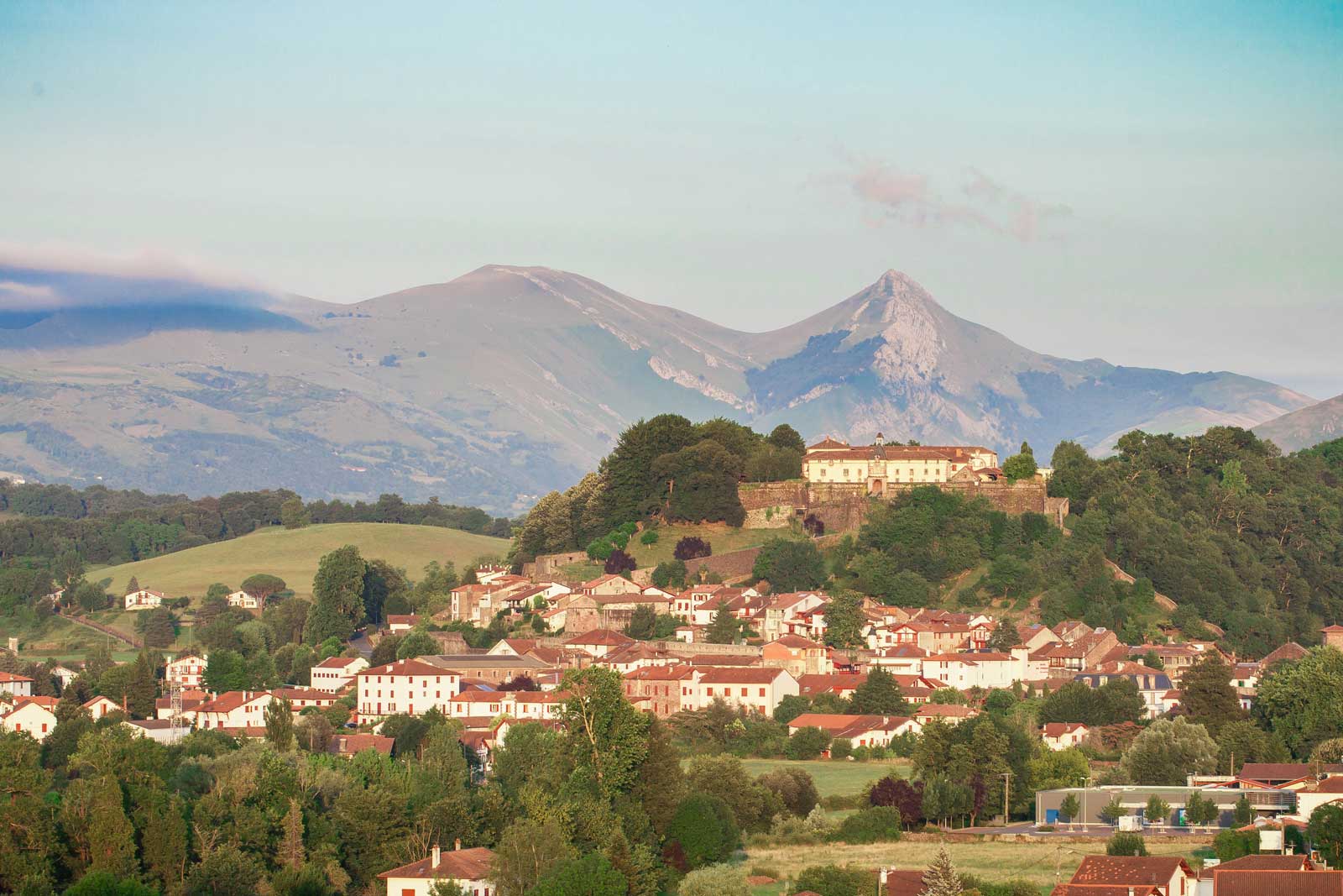 SaintJeanPieddePort Villes et Villages à SaintJeanPieddePort Guide du Pays Basque SaintJeanPieddePort Villes et Villages à SaintJeanPieddePort Guide du Pays Basque