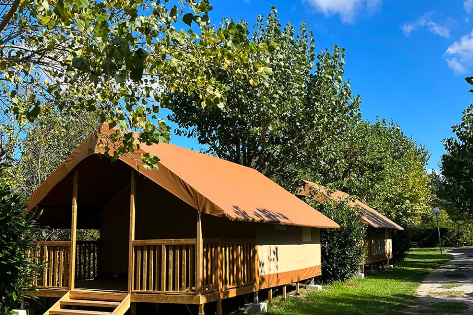 Lodge tents at Campsite Ibarron