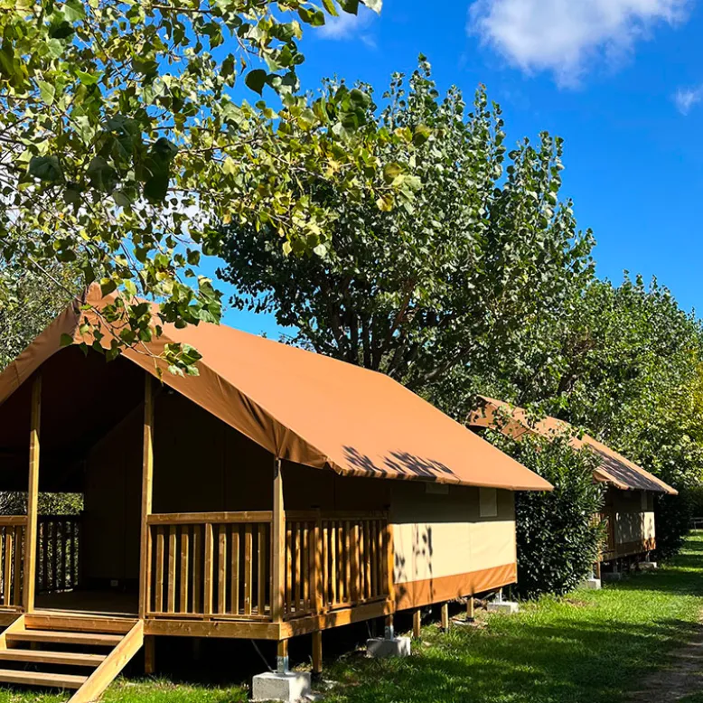 Lodge tents at Campsite Ibarron