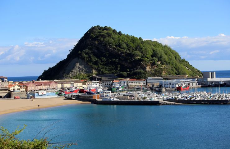 7 reasons to visit Zarautz, a surprising town by the Cantabrian Sea ...