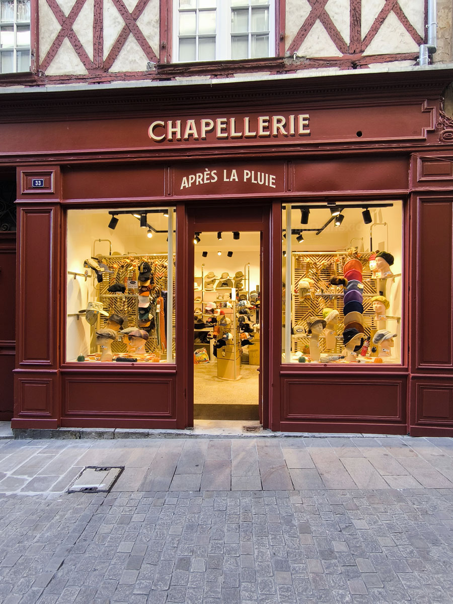 Chapellerie Après La Pluie