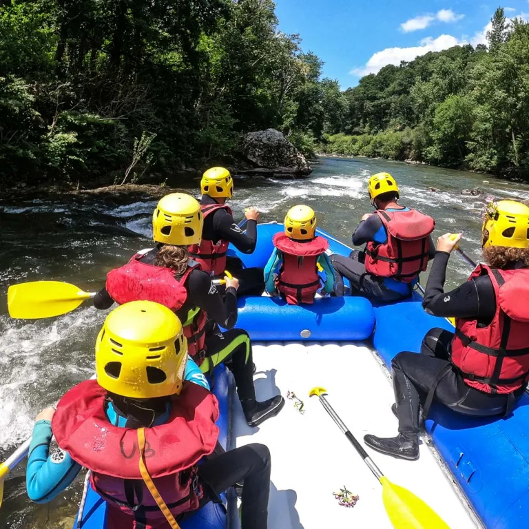 Rafting down the Nive: emotions and adrenaline!