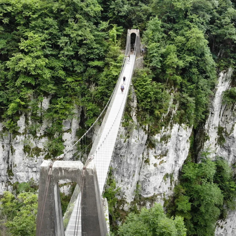The Holzarte footbridge: a breathtaking discov ...