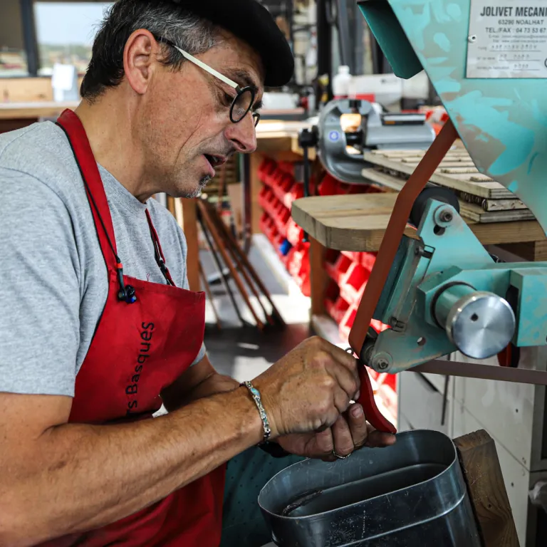 Artisanal cutlery in the Basque Country: herit ...
