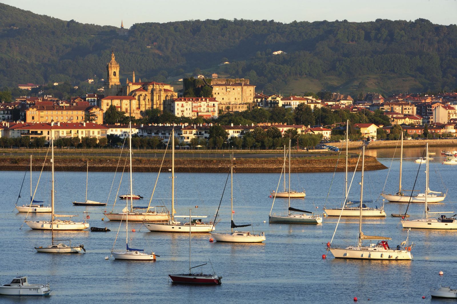 Hondarribia, medieval, maritime and gastronomi ...