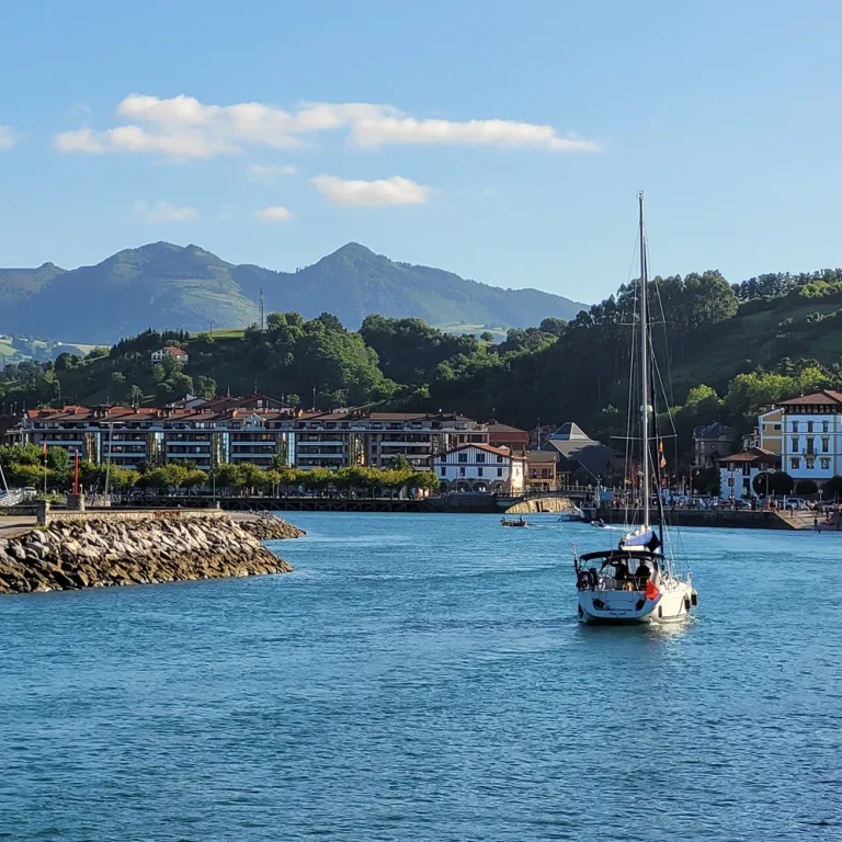 A stroll in Zumaia, a beautiful seaside town!