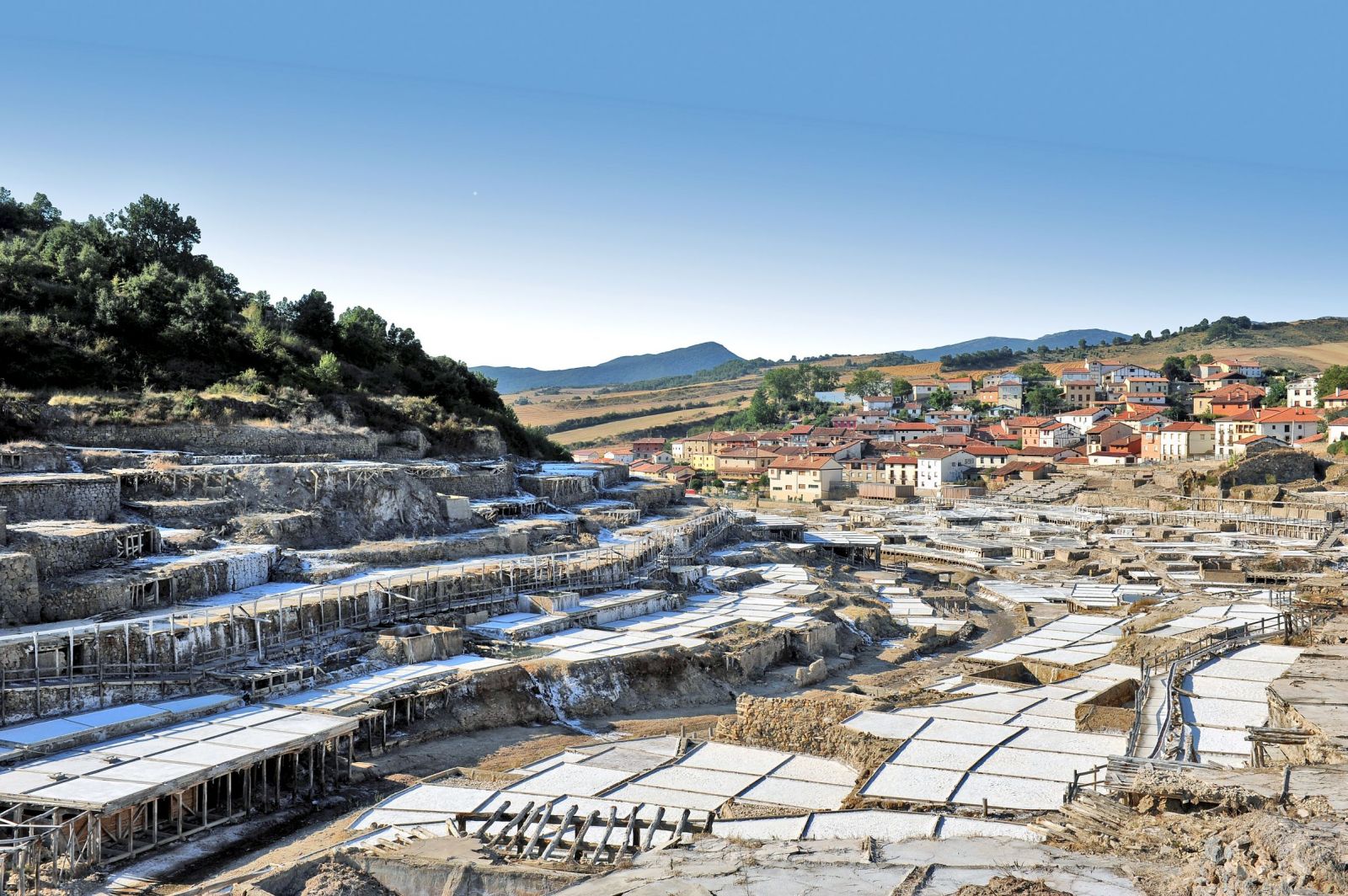 The Salt Valley of Añana, a natural jewel to d ...