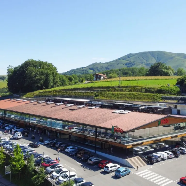 Venta Peio, the best shopping centers on the B ...