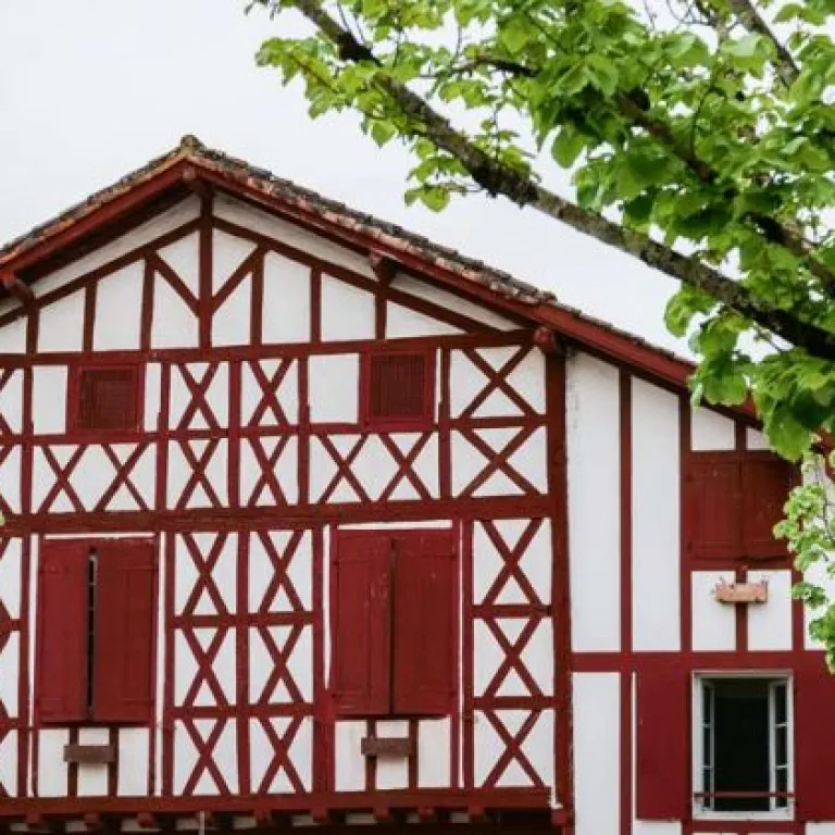 Walk in La Bastide-Clairence, one of the most ...