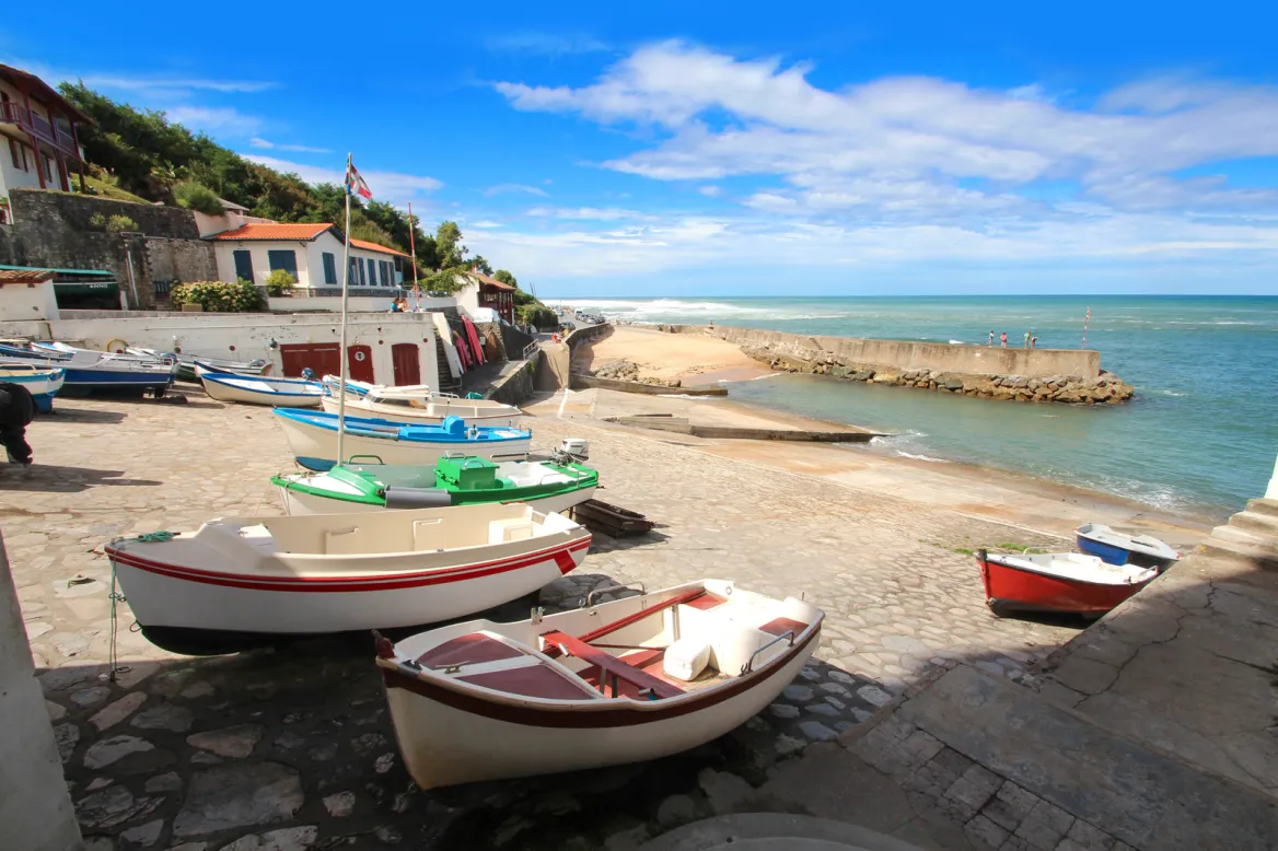 AdobeStock_brad-pict--port-de-guethary