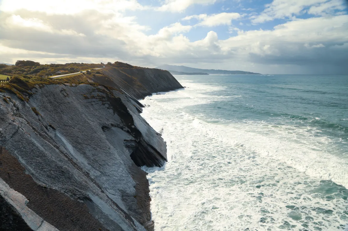 Basque Cornice