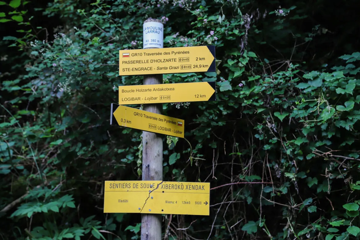 Direction la passerelle d’Holzarte