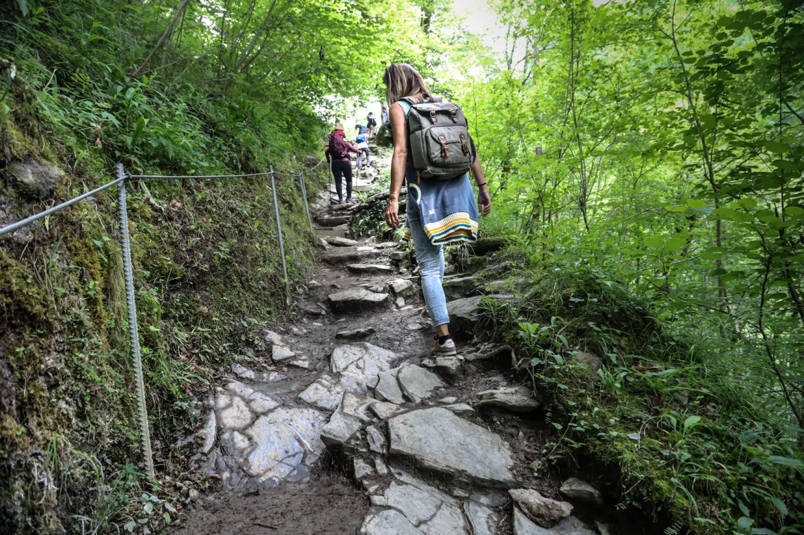 Direction la passerelle d’Holzarte