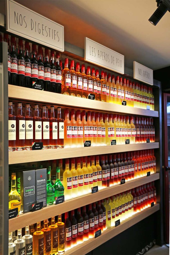 Bouteilles apéritifs magasin Etxe Peio Bayonne