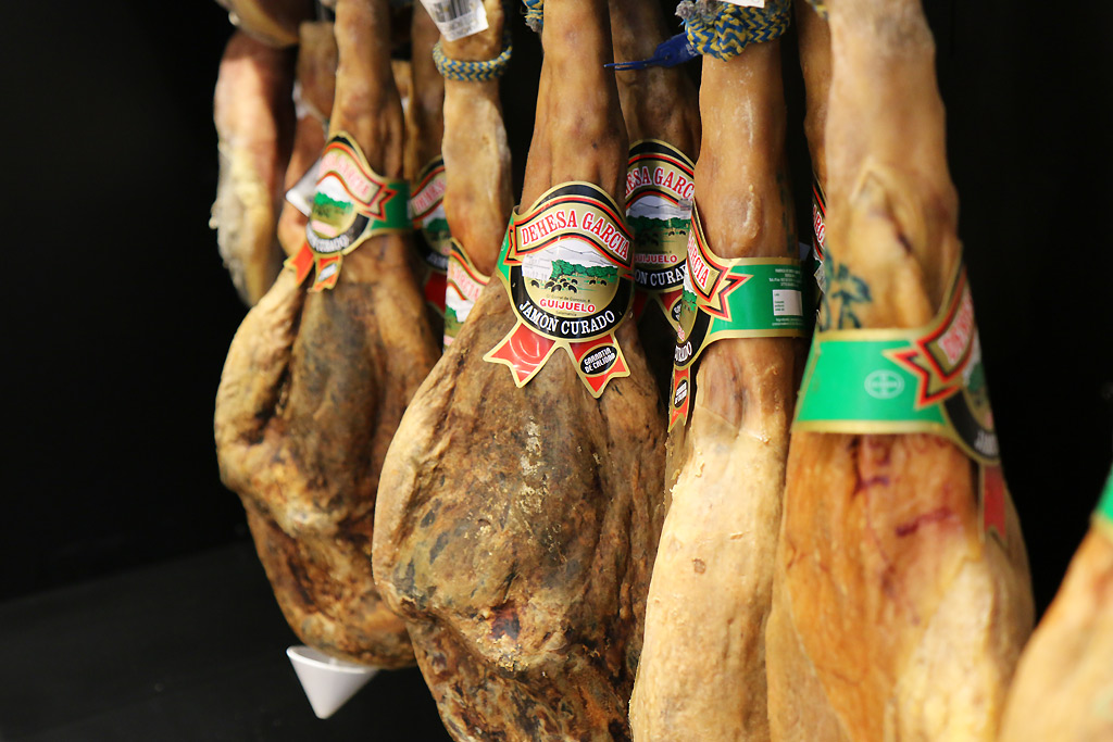 Jambons à Etxe Peios Bayonne