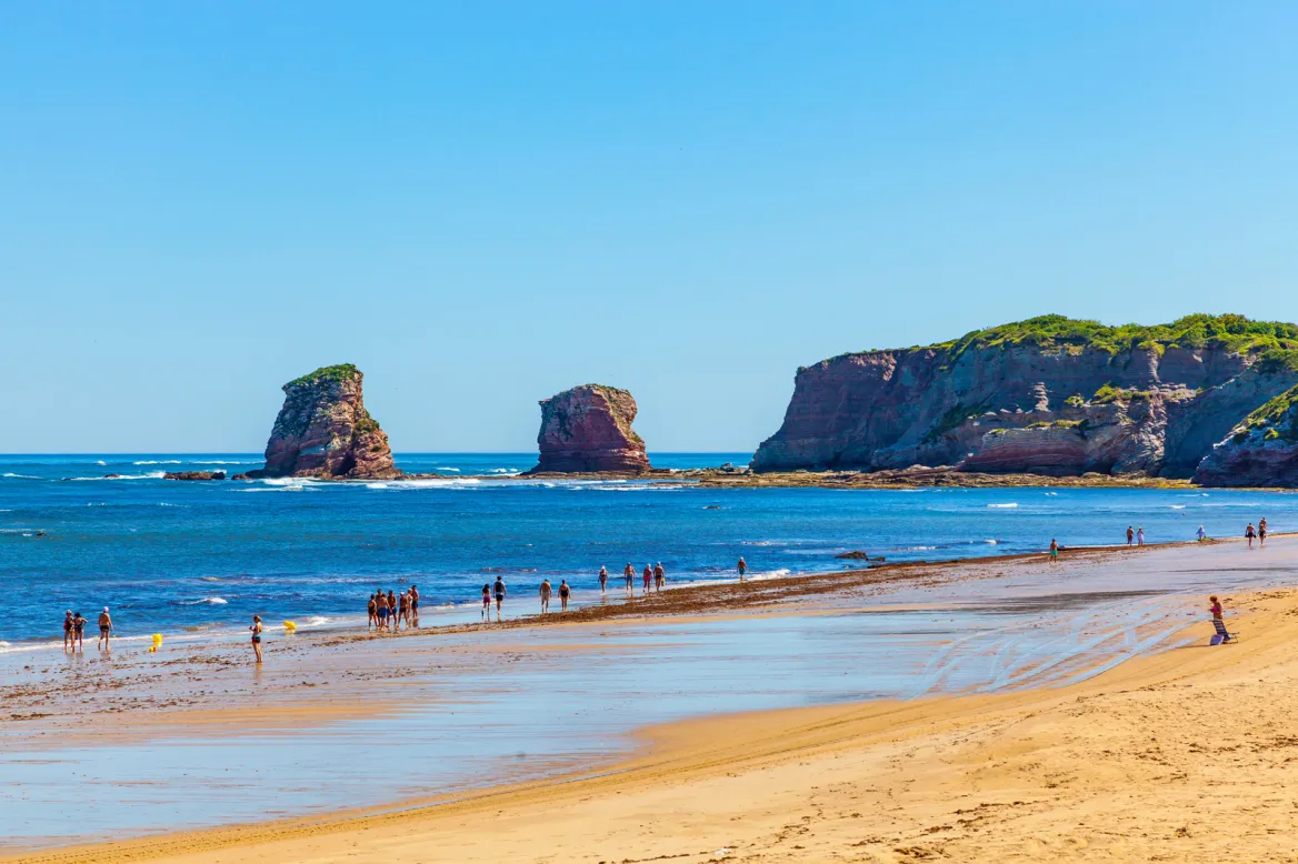 Beach of the two twins Hendaye Photo: AdobeStock_hansgeel