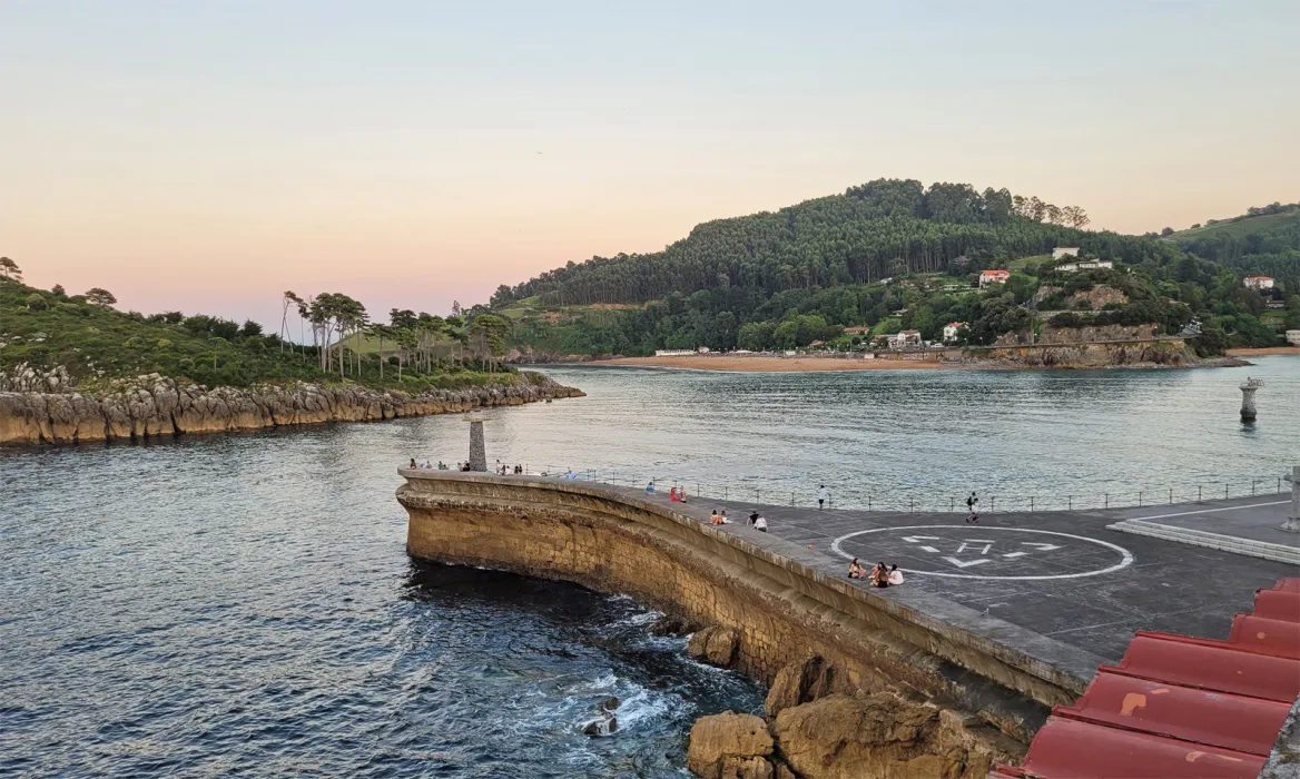 Lakeitio and the pier