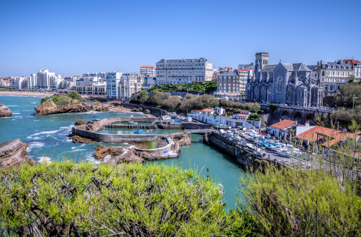 V Basque The Basque Coast from €19 with OUIGO - Guide du Pays Basque