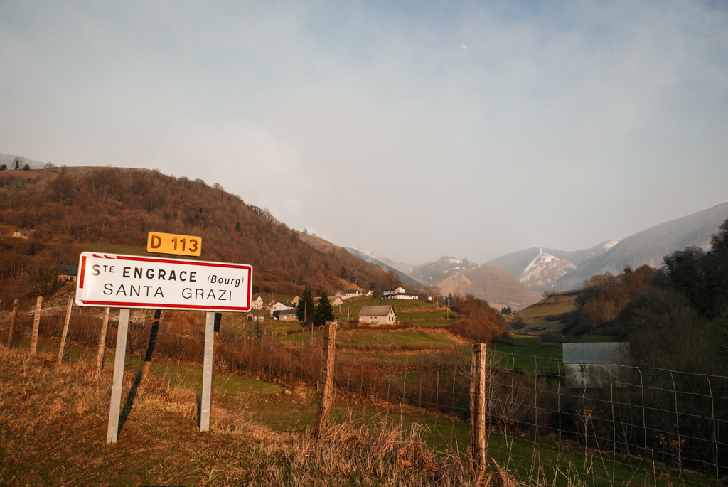 l’entrée du village de Sainte-Engrâce