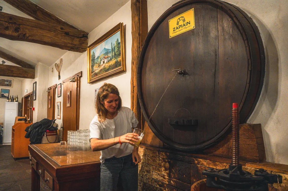 Visita a una sidrería vasca