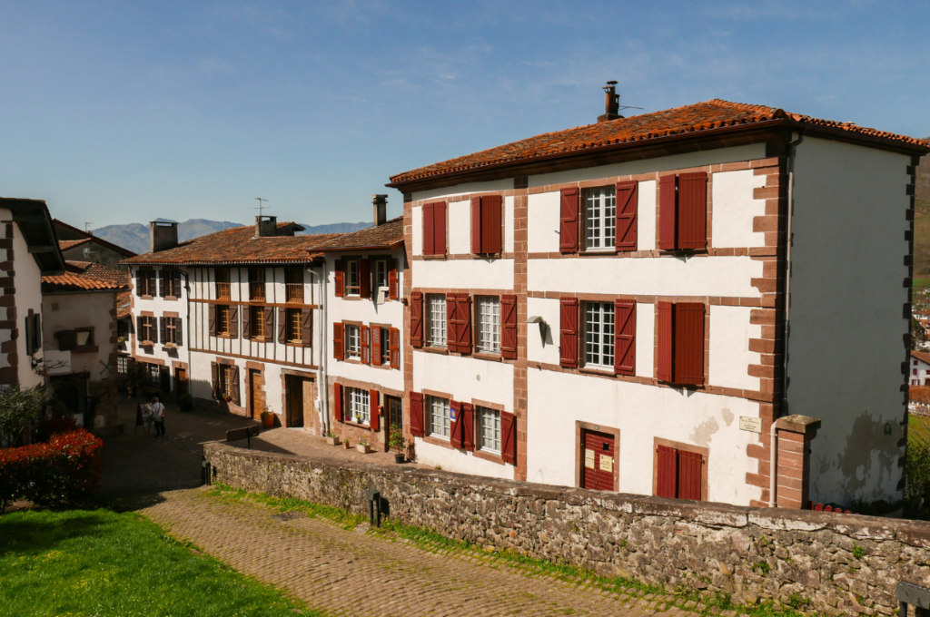 Batiment saint-jean-pied-de-port