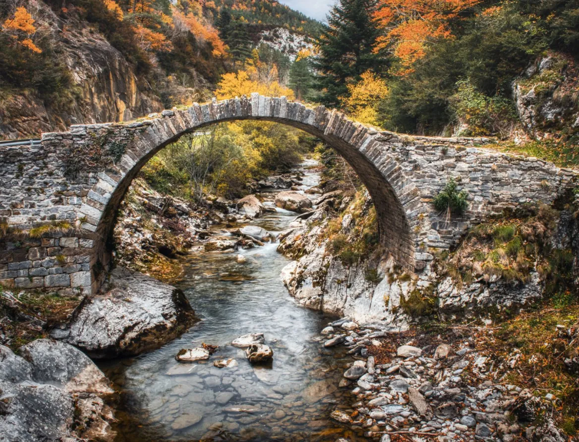 The Roman Bridge of Isaba © AdobeStock_ruthlaguna