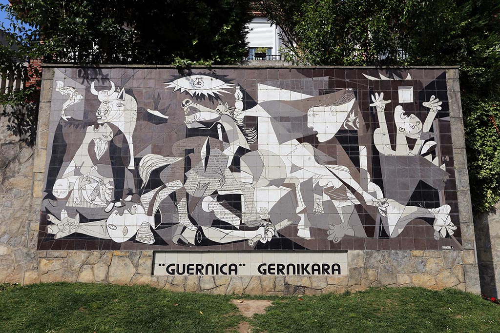 Painting by Picasso "Guernica" Gernikara
