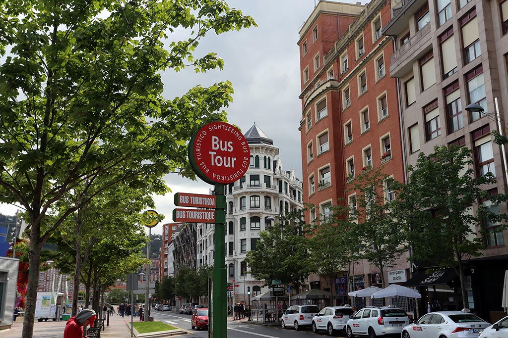 Bus Tour in the bourgeois district to visit the city