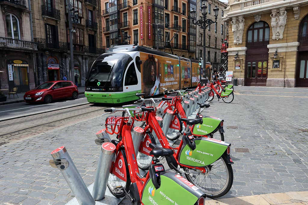 Bilbao Tram and Velib